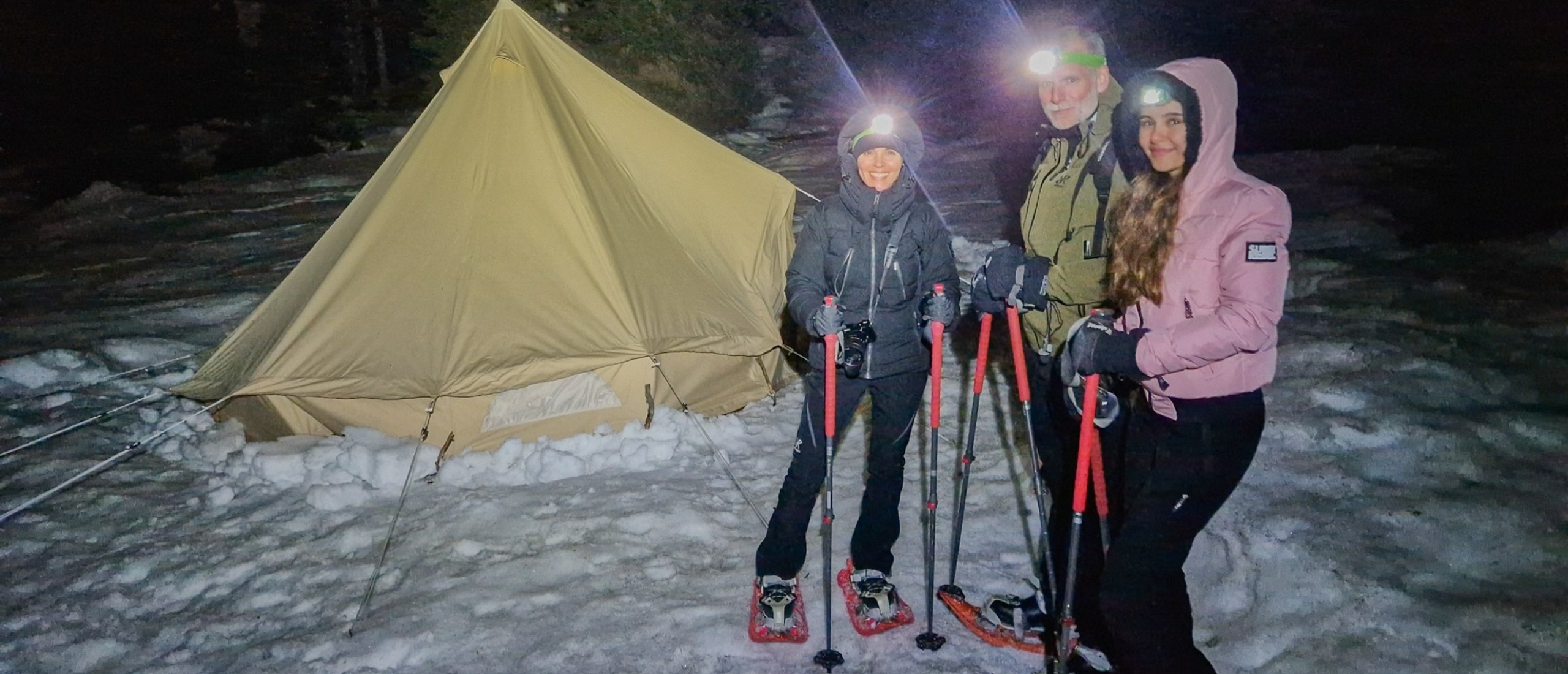 Een betoverende avond: sneeuwschoenwandelen en kaasfondue