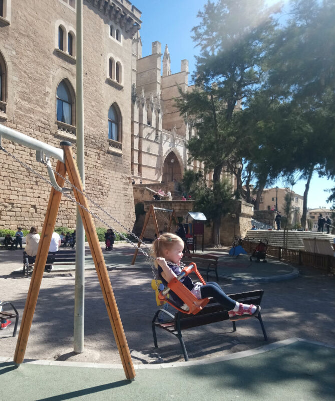 Speeltuin in Palma de Mallorca: kindvriendelijke pauze tijdens een citytrip