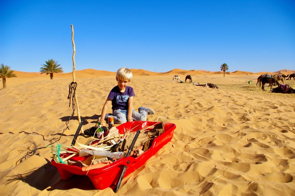 Woestijn van Marokko met kinderen