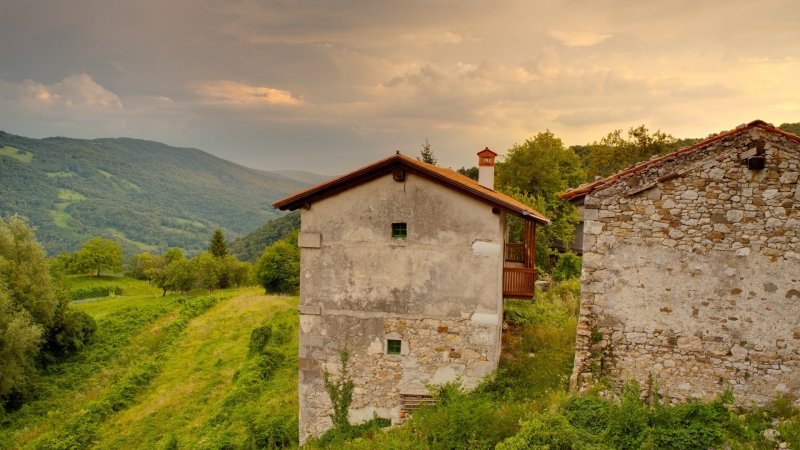 Stenen huizen in de Soča Vallei