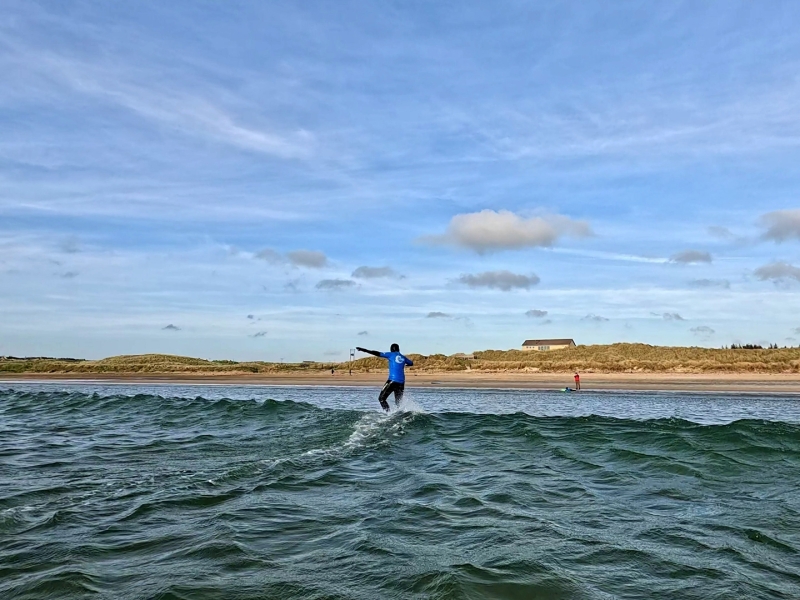 Surfen in Schotland met tiener