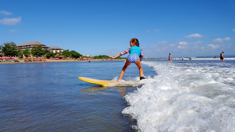 Surfen op Bali met kinderen