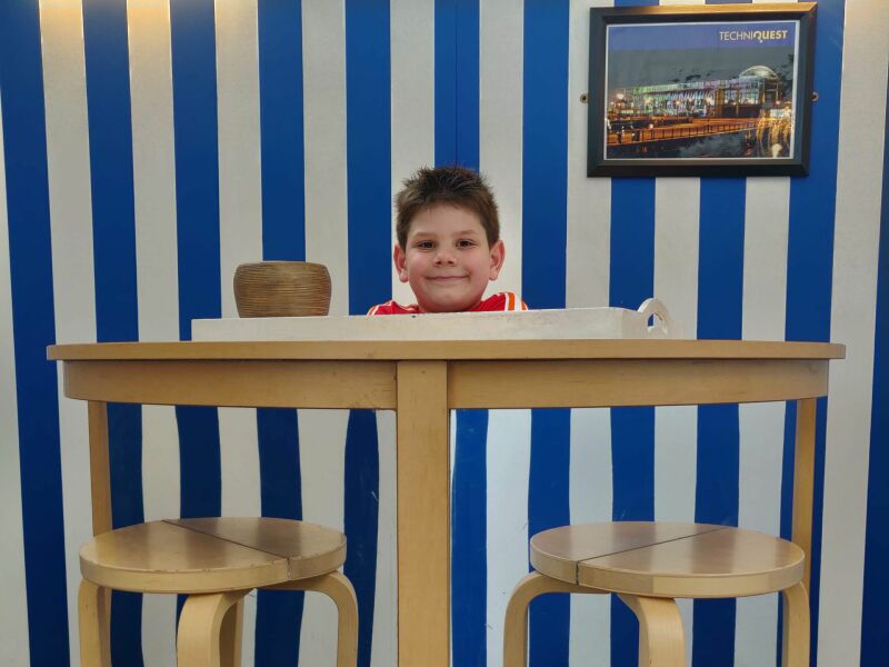 Techniquest museum met kinderen in Cardiff
