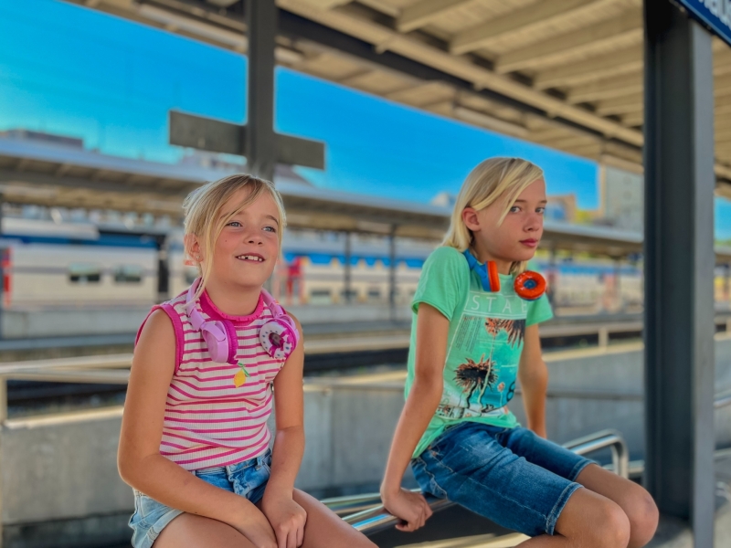 Trein met kinderen in Zwitserland