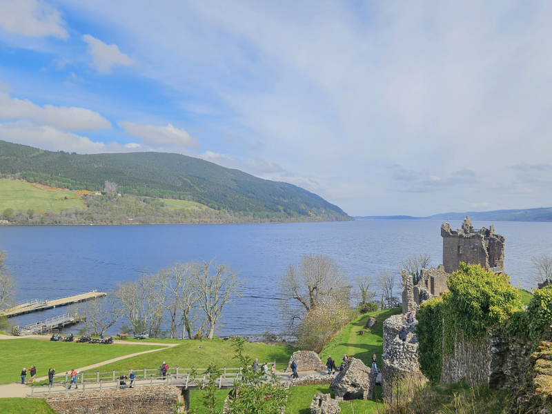 Urquhart Castle met gezin