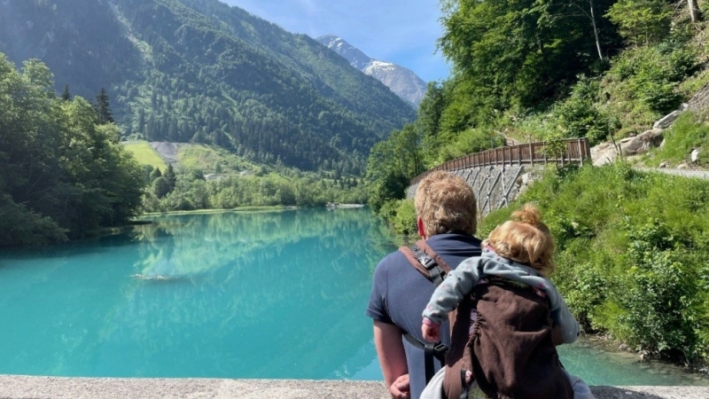 Wandelen bij de Klammsee met een dreumes