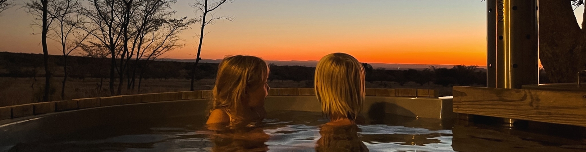 Waterberg Cottages Zuid-Afrika hottub in de avond Waterberg Cottages Zuid-Afrika hottub in de avond