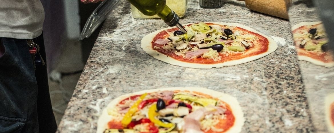 Zelf pizza maken met kinderen Pizza maken met kinderen