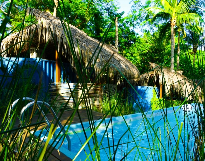 Zwembad container Restaurant eten bij NOMA San Agustinillo Mexico Zwembad container Restaurant eten bij NOMA San Agustinillo Mexico