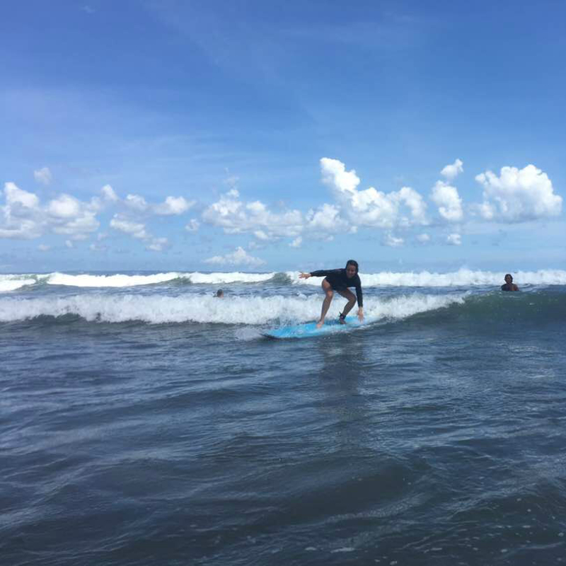 Surfen op Bali met gezin