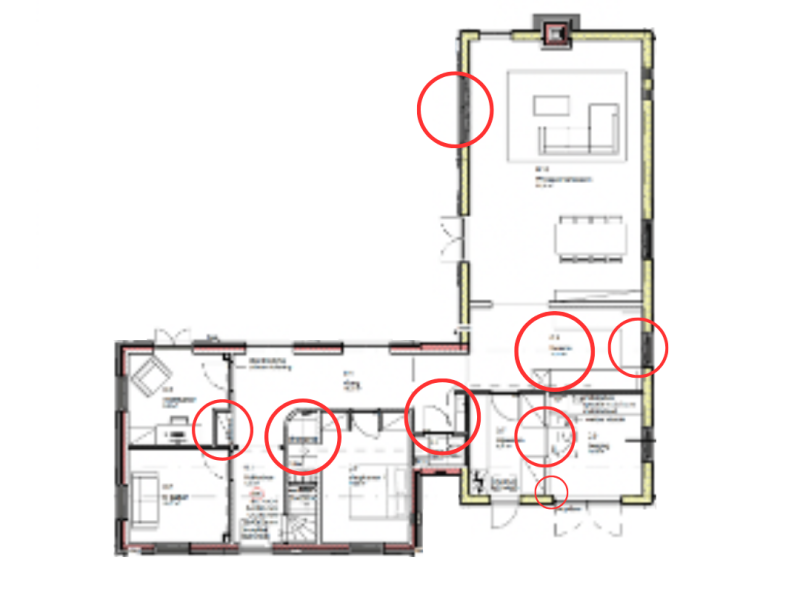 Plattegrond met gemarkeerde stresslekken en ruimtebeperkingen