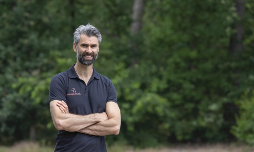 Stijn kniepijnvrij Los de pijn in je knie op en sport weer zonder kniepijn