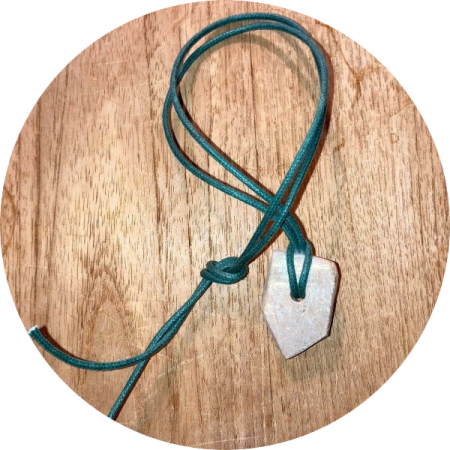 Ketting maken van speksteen en touw