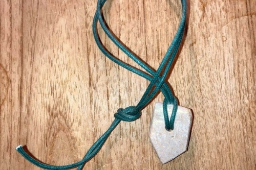Ketting maken van speksteen en touw