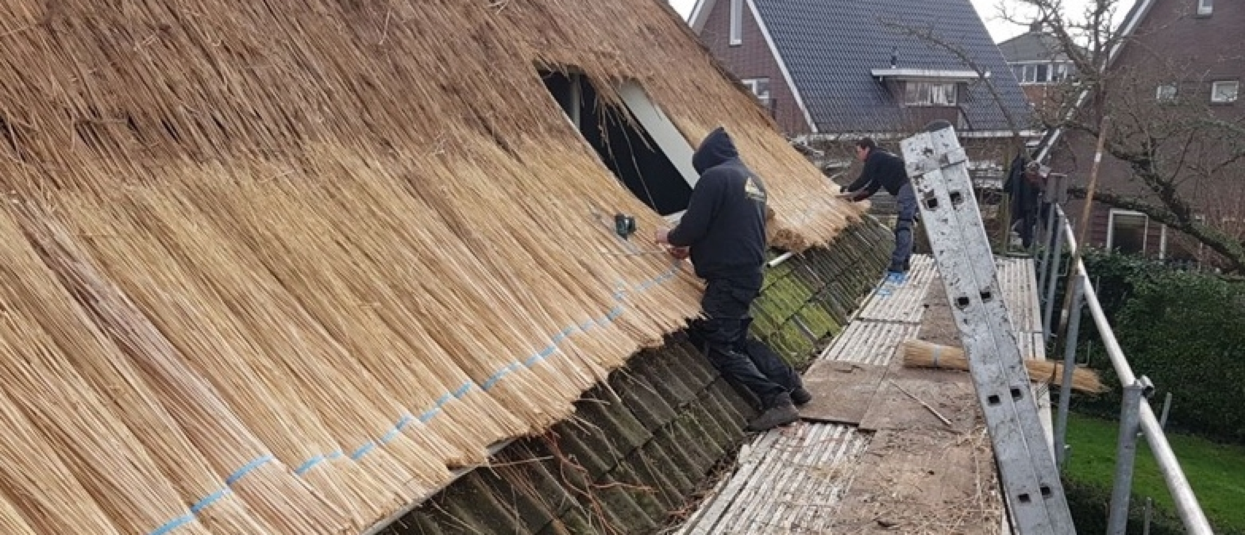 Nes Schagen, Start Rietdekkerswerk door Kooijman Rietdekkers uit Schagerbrug