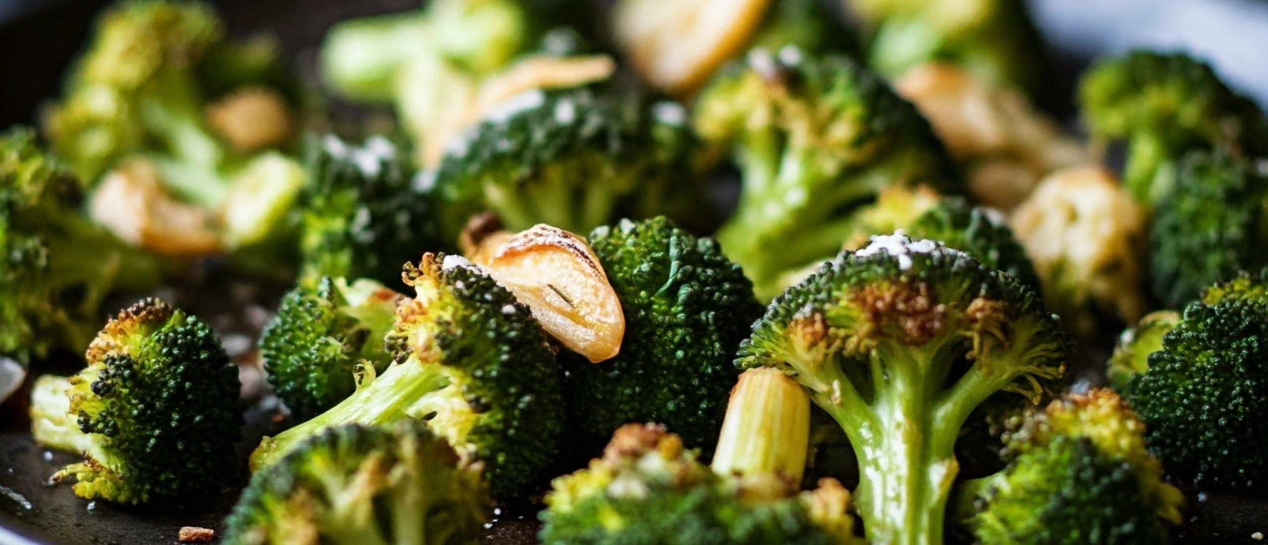 geroosterde-broccoli-met-knoflook-en-parmezaanse-kaas