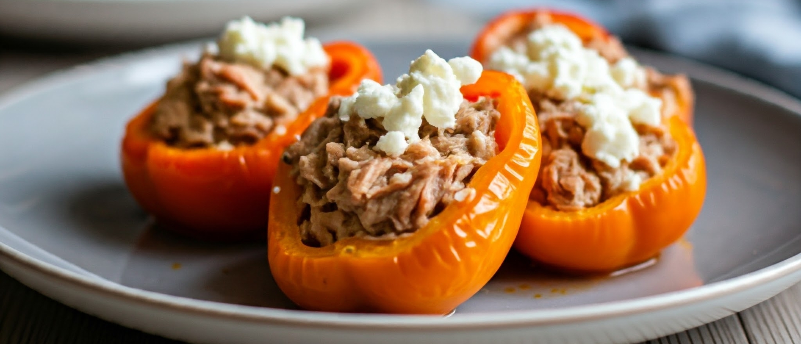 gevulde-paprikas-met-tonijn-en-feta