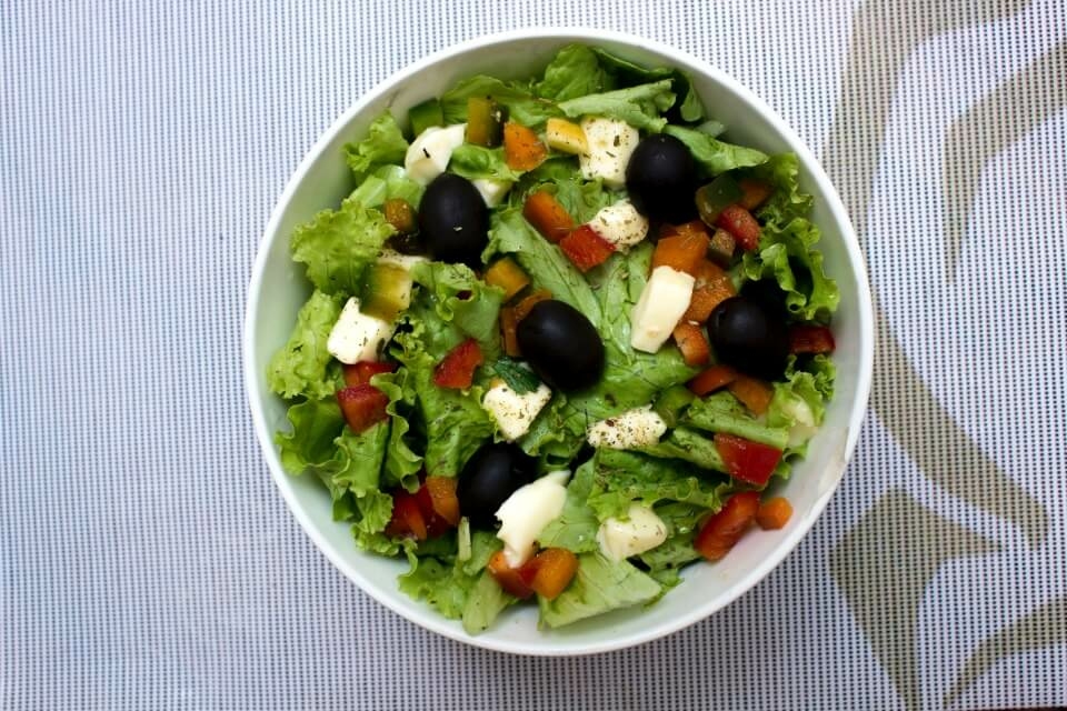 Recept: salade met olijven en courgette
