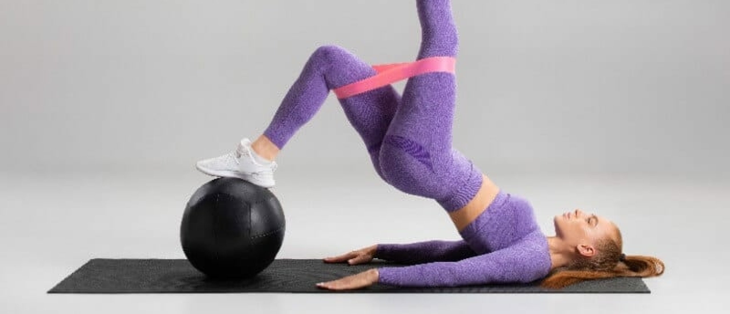 Dit zijn de 6 beste weerstandsband oefeningen voor je benen en billen