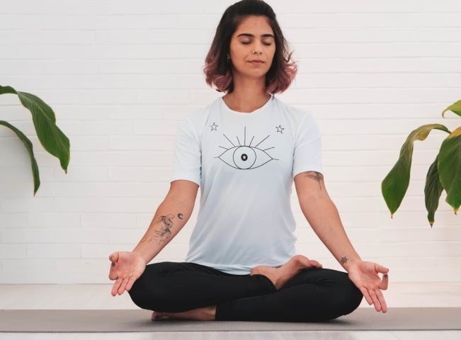 kundalini-yoga-revolutie-ons-doel - mediterende vrouw