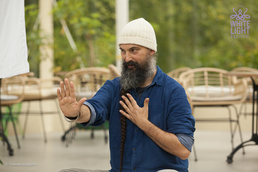 Kriya Meditatie van de Week . Wanneer Stilte Meer Pijn Doet dan Spreken