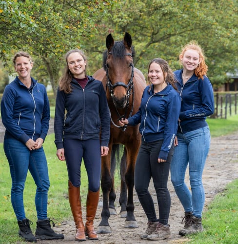 Het deskundige team van Lelymare Horses