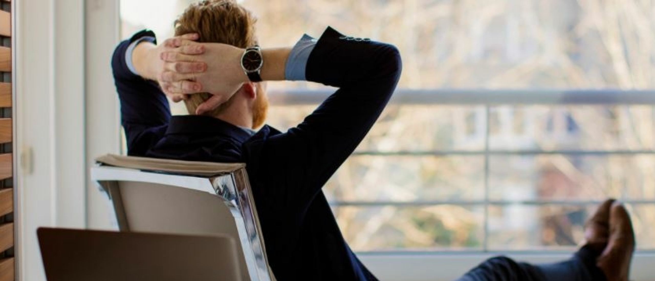 Bij werk gerelateerde stress denk je al snel aan een te hoge werkdruk