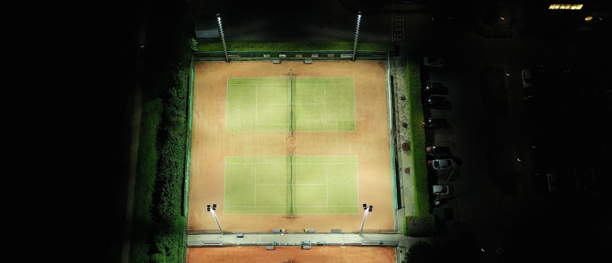 LTV Almkerk verlicht tennisbanen met DarkLicht