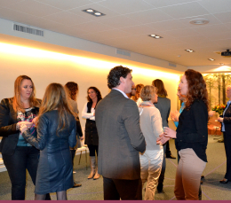 Libre Foundation deelnemers in gesprek