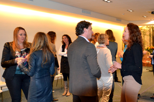 Libre Foundation deelnemers in gesprek