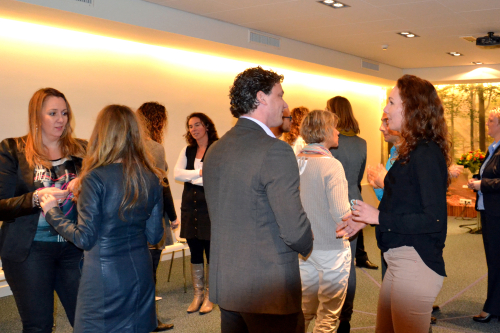 Libre Foundation deelnemers in gesprek