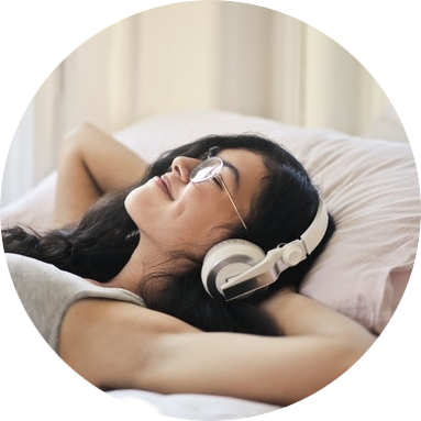 luister naar ontspannende muziek om snel in slaap te vallen