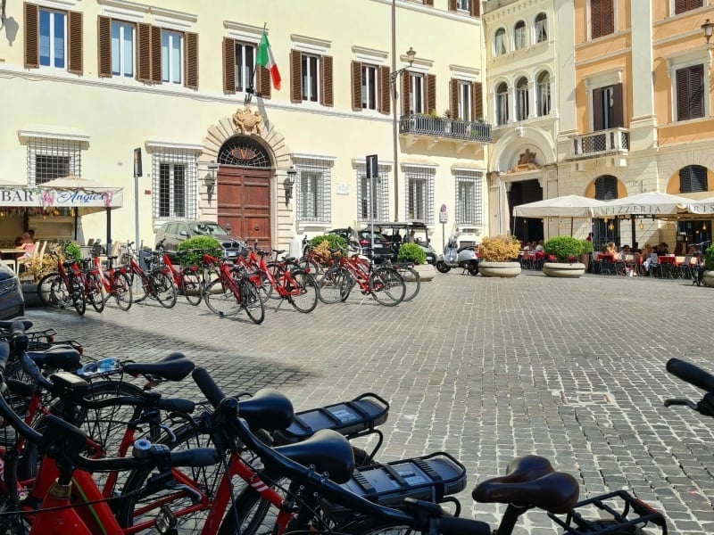 Cycling in Rome by bike