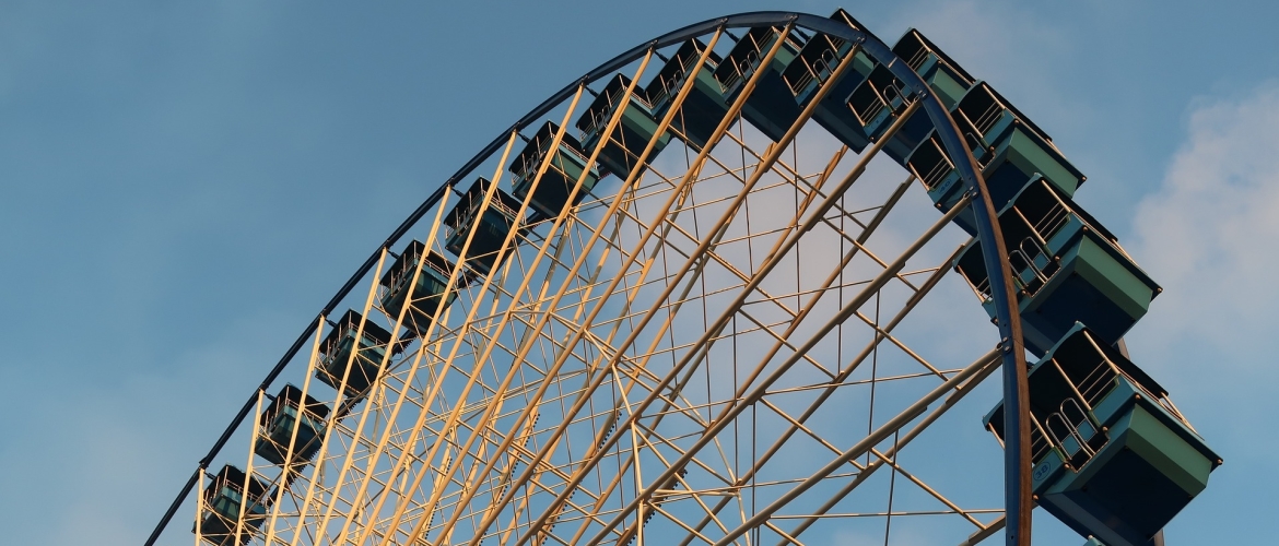 Camperplaatsen bij een attractiepark. Leuk met kleinkinderen.