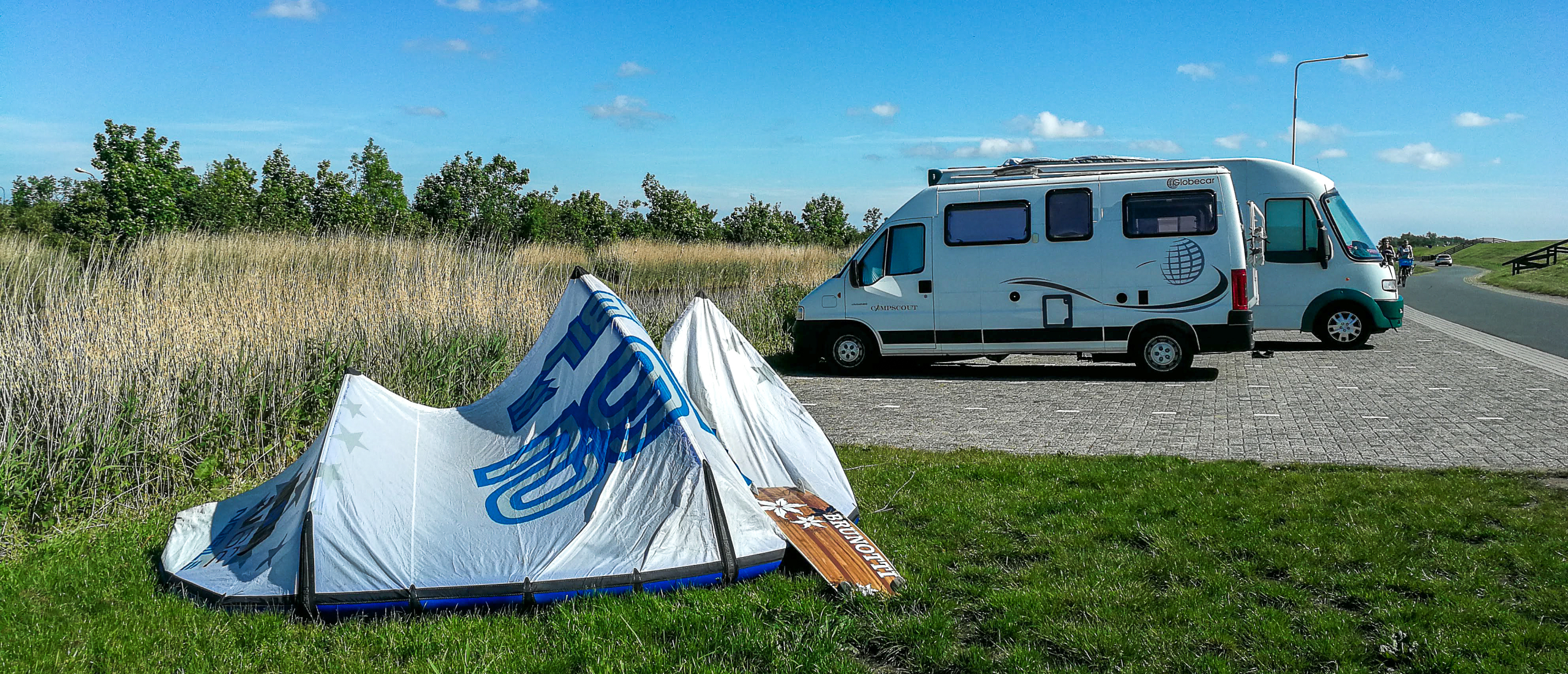 Camperplaatsen bij een kitesurfspot