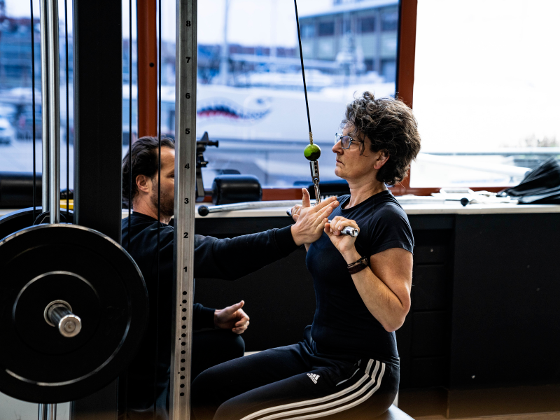 een-sportschool-met-trainingssessies-voor-meer-flexibiliteit-op-je-eigen-niveau