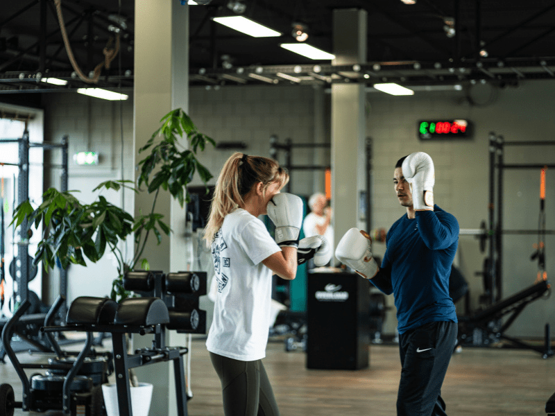 een-voedingsschema-gemaakt-door-een-personal-trainer-voor-meer-motivatie-min