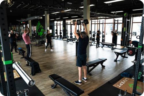fitness met groepslessen als spinning, yoga, pilates, zumba en bootcamp