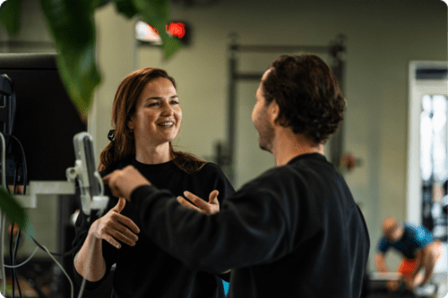 gaan-trainen-met-een-personal-trainer-om-je-persoonlijke-doelen-te-behalen-min