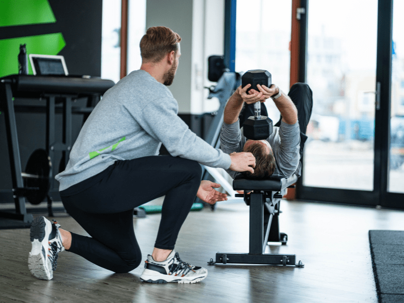 stuur-een-e-mail-om-in-contact-te-komen-met-personal-trainer-voorburg-voor-sneller-resultaat-min