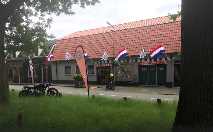 Lifestyle Motowear motorkleding winkel t Gooi Loosdrechtse Plassen motorstop Lifestyle Motowear motorkleding winkel 't Gooi, bij Loosdrechtse Plassen — motorstop met koffie en lunch
