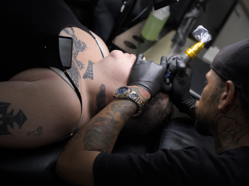 doneren aan een goed doel door tattoos