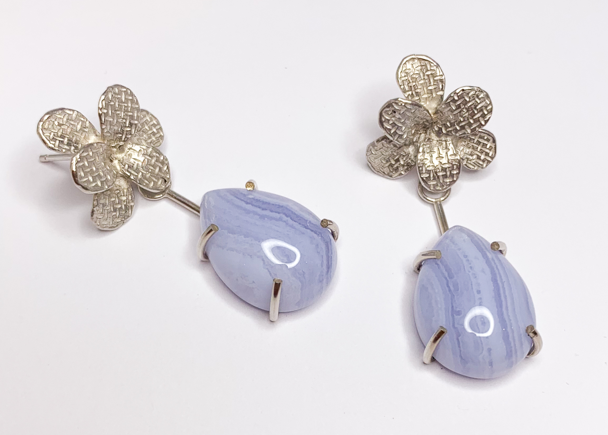 oorbellen zilver en calcedoon