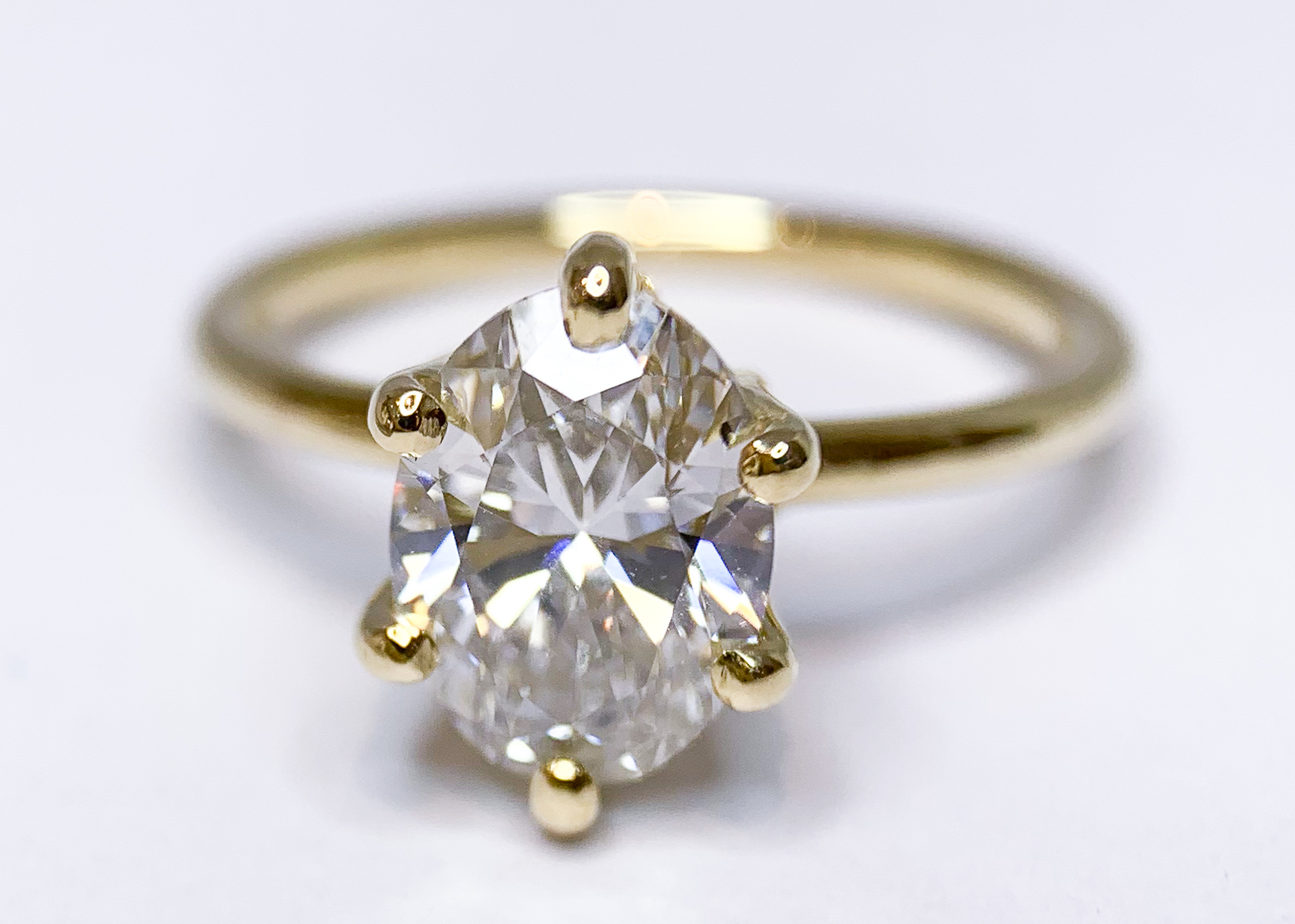 ovalen diamant ring