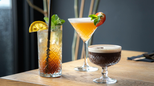 De beste cocktails in Aan de Kaag drink je bij Restaurant Lowietje aan de Kaag
