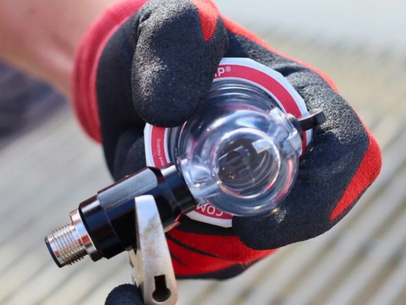 Beacon - a battery-powered oil level alert system Beacon - a battery-powered oil level alert system