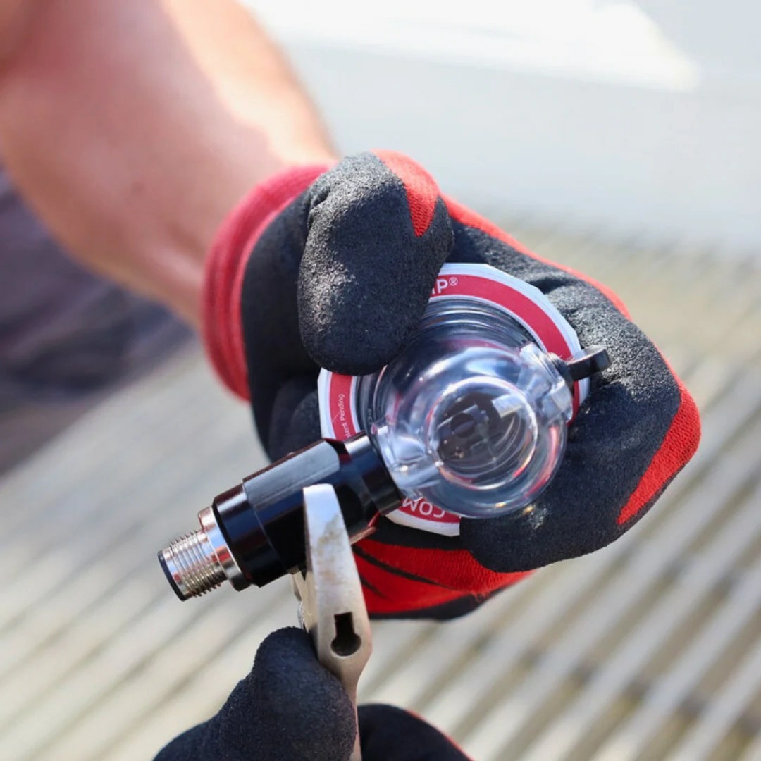Beacon - a battery-powered oil level alert system Beacon - a battery-powered oil level alert system