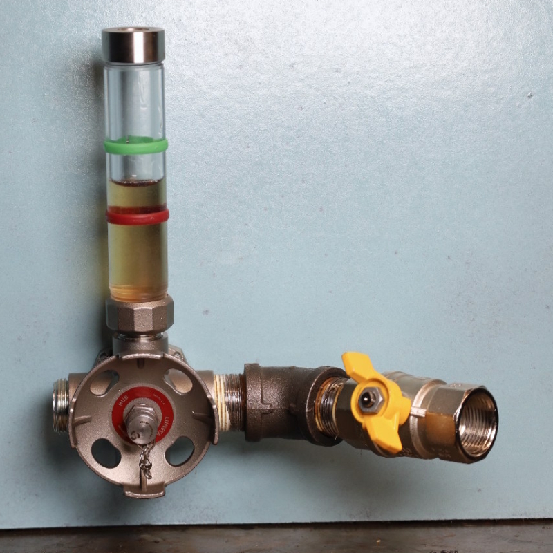 Hub installation with a column sight glass