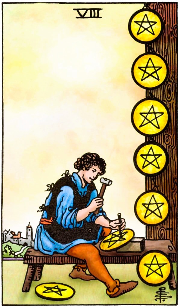 Acht van Pentakels Rider Waite tarot ambachtsman hamert geconcentreerd aan pentagram schijf