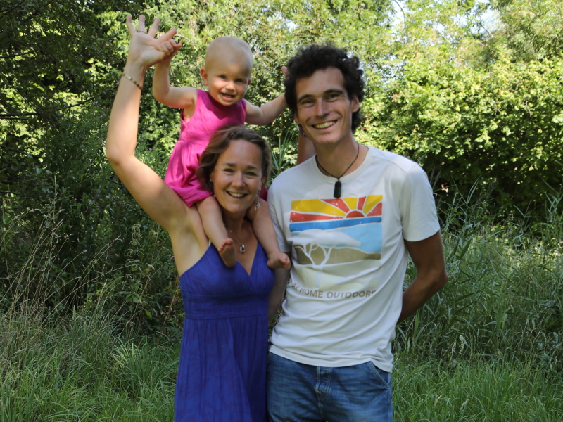 Maaike met haar man Robin en Mirthe